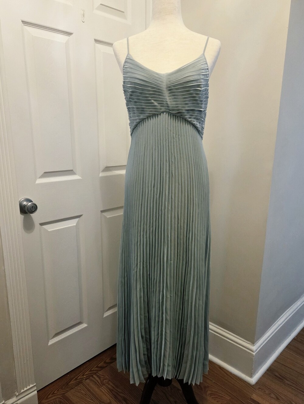 Aritzia Babaton Celebrate Terrace Sage Green Pleated Maxi Dress - Size 10